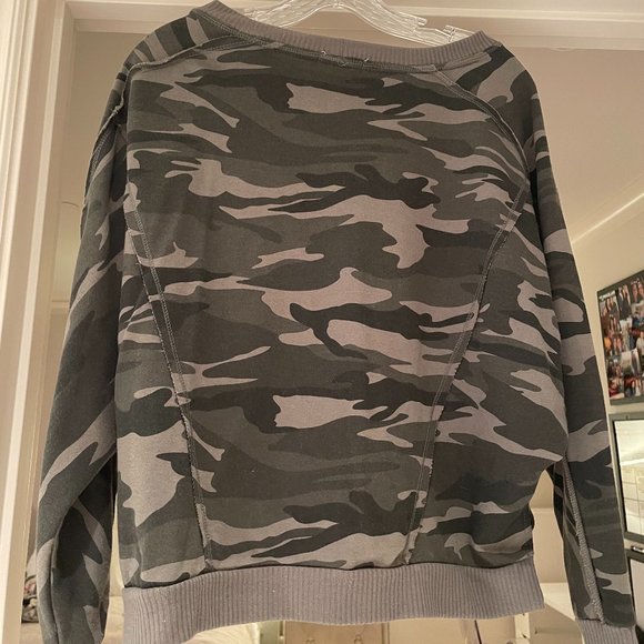 Sweet Romeo Camo Pullover - Picture 6 of 6